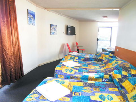 Econo Lodge Rivervale - Mackay Tourism 24