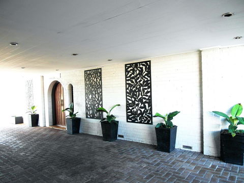 Econo Lodge Rivervale - Mackay Tourism 11