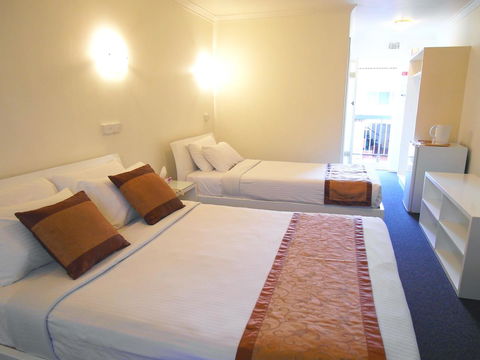 Econo Lodge Rivervale - Mackay Tourism 0