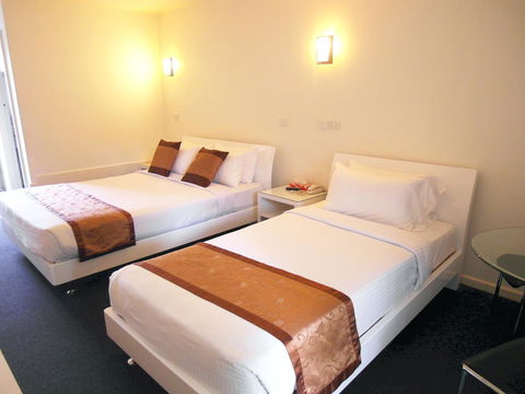 Econo Lodge Rivervale - Mackay Tourism 21