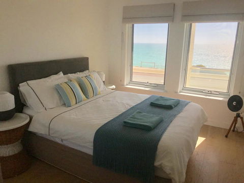 Cottesloe Beachfront Ocean View Apartment - Mackay Tourism 2