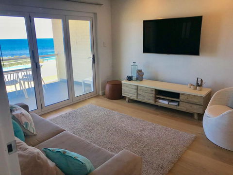 Cottesloe Beachfront Ocean View Apartment - Mackay Tourism 6