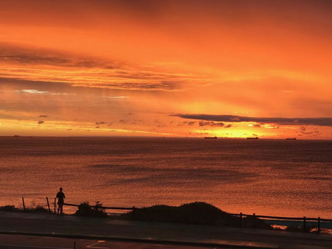Cottesloe Beachfront Ocean View Apartment - Mackay Tourism 14