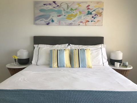 Cottesloe Beachfront Ocean View Apartment - Mackay Tourism 3