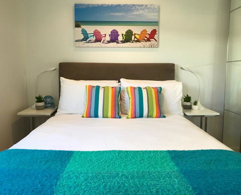 Cottesloe Beachfront Ocean View Apartment - Mackay Tourism 9