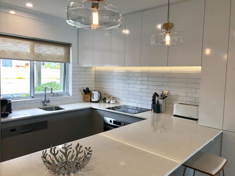Cottesloe Beachfront Ocean View Apartment - Mackay Tourism 12