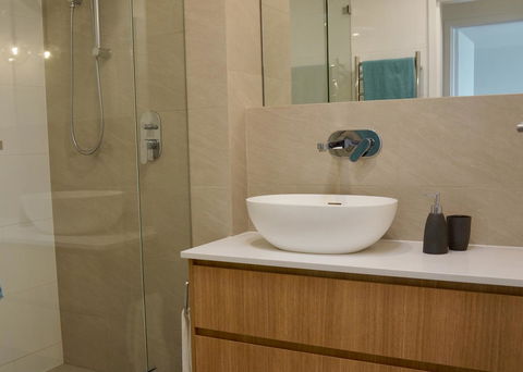 Cottesloe Beachfront Ocean View Apartment - Mackay Tourism 17