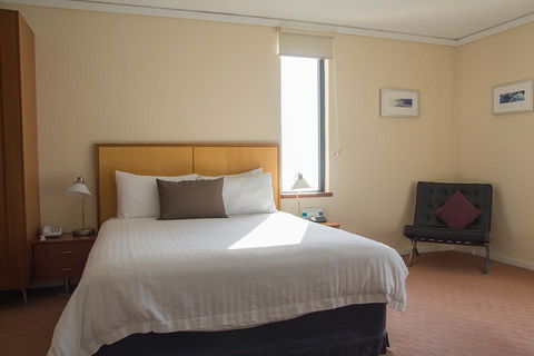 Ocean Beach Hotel - Mackay Tourism 1