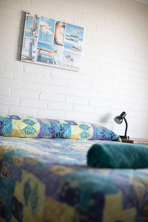 Shark Bay Seafront Apartments - Mackay Tourism 40