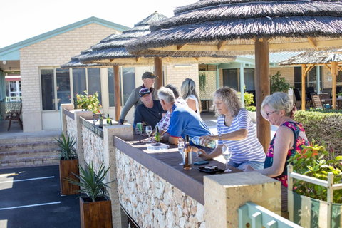 Shark Bay Seafront Apartments - Mackay Tourism 36