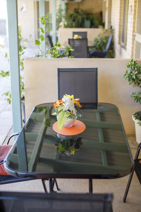 Shark Bay Seafront Apartments - Mackay Tourism 33