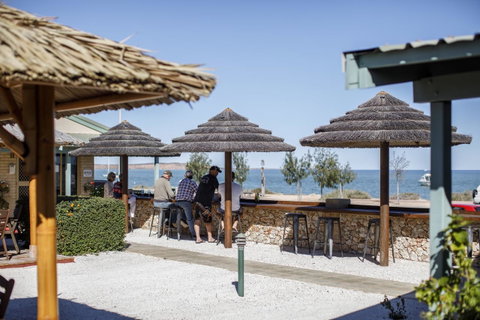 Shark Bay Seafront Apartments - Mackay Tourism 6