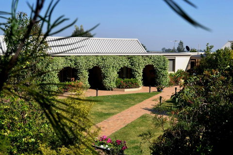Grapevines Boutique Accommodation - Mackay Tourism 8