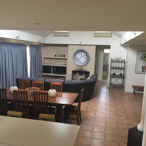 Grapevines Boutique Accommodation - Mackay Tourism 4