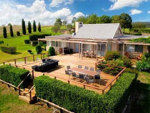 Grapevines Boutique Accommodation - Mackay Tourism 1