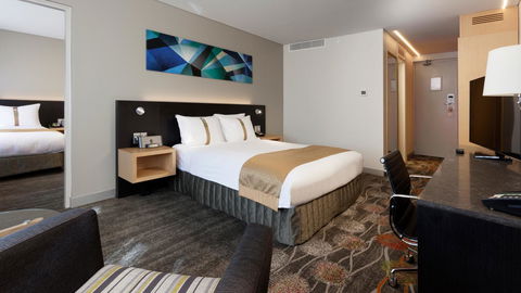 Holiday Inn Perth City Centre, An IHG Hotel - Mackay Tourism 21
