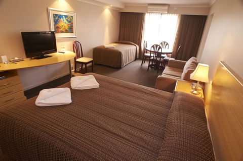 Dog Rock Motel - Mackay Tourism 40