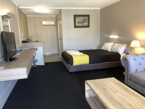 Dog Rock Motel - Mackay Tourism 24