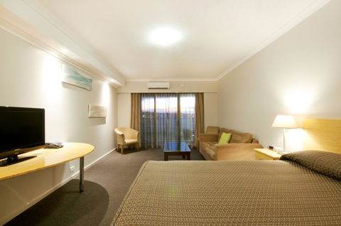 Dog Rock Motel - Mackay Tourism 32