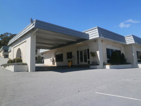 Dog Rock Motel - Mackay Tourism 23