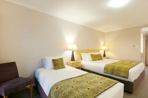 Dog Rock Motel - Mackay Tourism 18