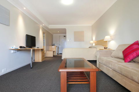 Dog Rock Motel - Mackay Tourism 33