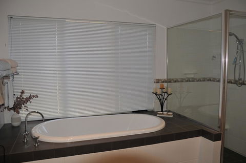 Glenelg On King Bed & Breakfast - Mackay Tourism 26