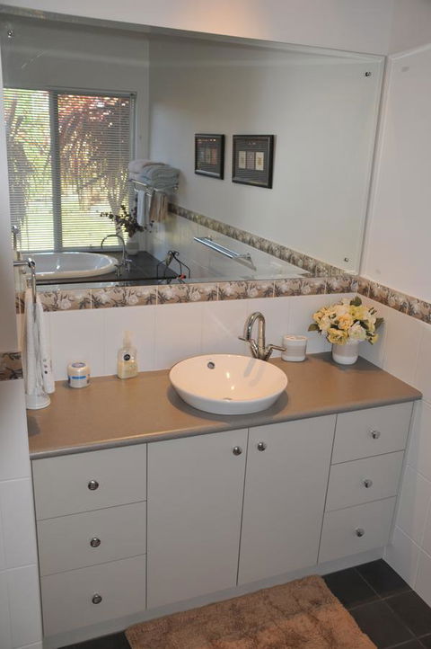 Glenelg On King Bed & Breakfast - Mackay Tourism 25