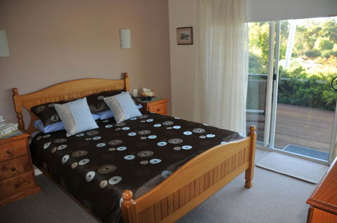 Glenelg On King Bed & Breakfast - Mackay Tourism 24