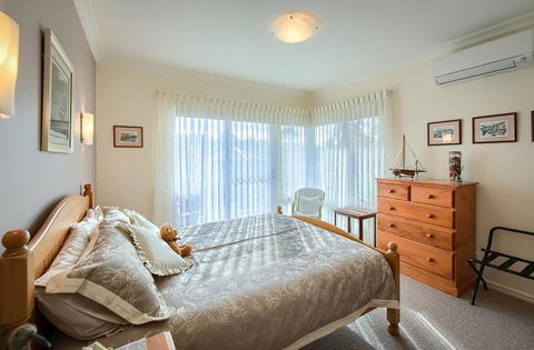 Glenelg On King Bed & Breakfast - Mackay Tourism 1