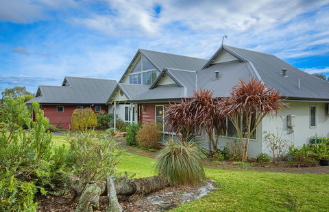 Glenelg On King Bed & Breakfast - Mackay Tourism 0