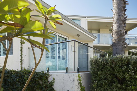 Seashells Scarborough - Mackay Tourism 6