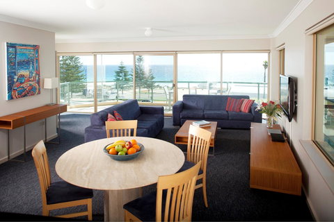 Seashells Scarborough - Mackay Tourism 12