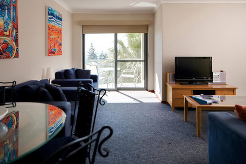 Seashells Scarborough - Mackay Tourism 17