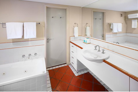 Seashells Scarborough - Mackay Tourism 25