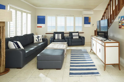 Seashells Scarborough - Mackay Tourism 8