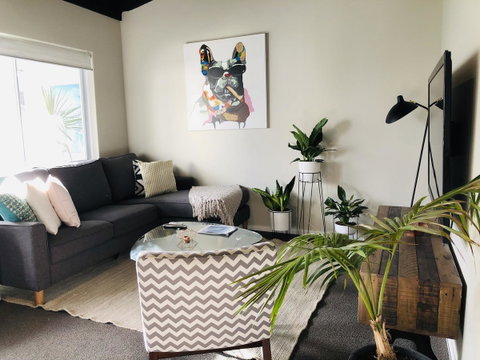 West Beach Lagoon 220 Stylish And Cozy - Mackay Tourism 4