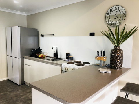 West Beach Lagoon 220 Stylish And Cozy - Mackay Tourism 5