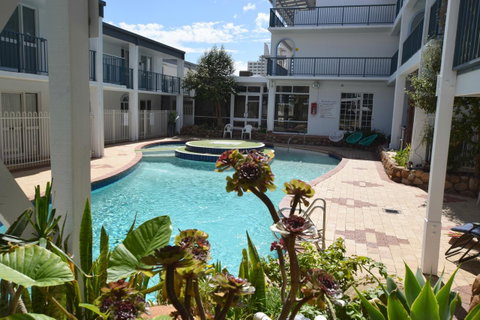 West Beach Lagoon 220 Stylish And Cozy - Mackay Tourism 17