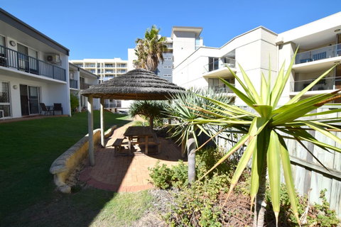 West Beach Lagoon 220 Stylish And Cozy - Mackay Tourism 16