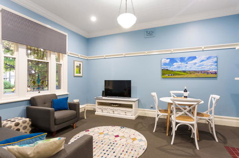 Blue Door Apartments - Mackay Tourism 2