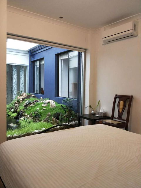 Perth Lake Side Lodge - Mackay Tourism 5