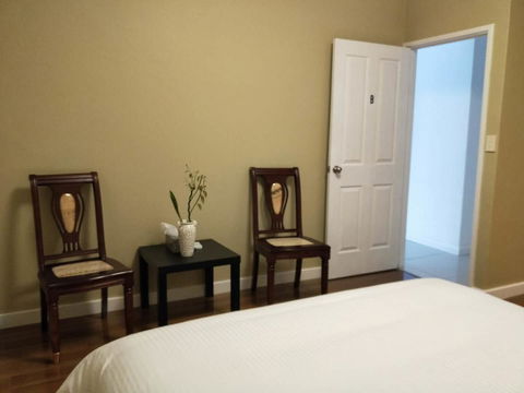 Perth Lake Side Lodge - Mackay Tourism 4