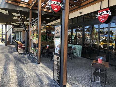 Perth Lake Side Lodge - Mackay Tourism 23