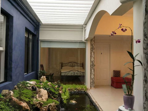 Perth Lake Side Lodge - Mackay Tourism 16