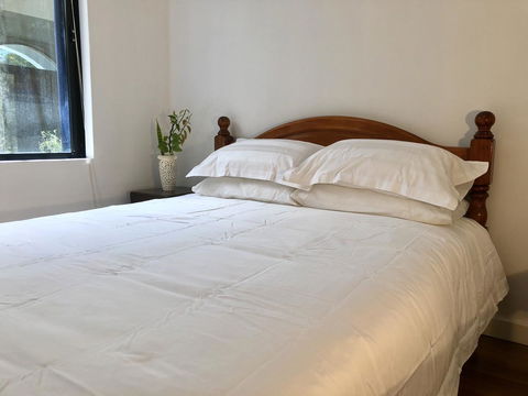 Perth Lake Side Lodge - Mackay Tourism 7