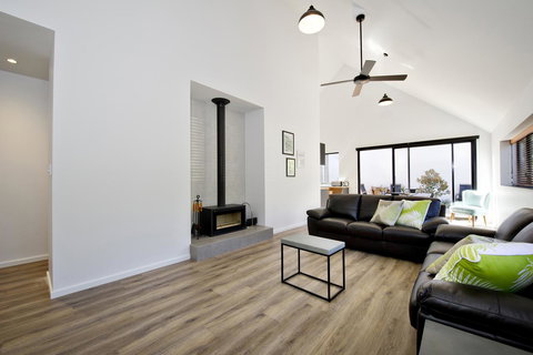 Margaret River Bungalow-1-street - Pet Friendly - Mackay Tourism 6