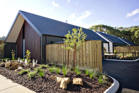 Margaret River Bungalow-1-street - Pet Friendly - Mackay Tourism 2