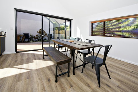 Margaret River Bungalow-1-street - Pet Friendly - Mackay Tourism 10