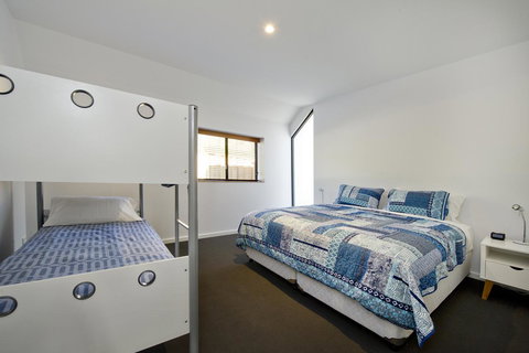 Margaret River Bungalow-1-street - Pet Friendly - Mackay Tourism 4